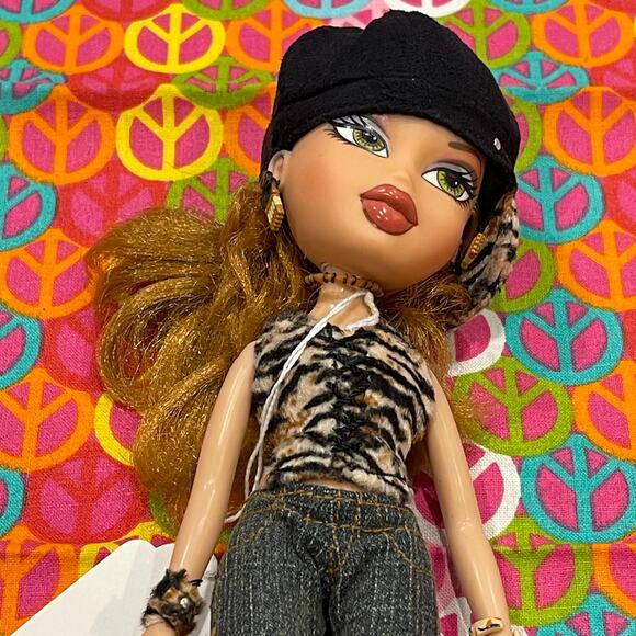 Bratz Wildlife Safari Meygan Doll Dressed, Jewelry, Hat - Picture 1 of 8